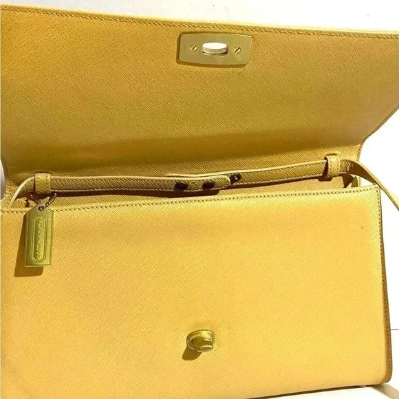 Coach beige saffiano leather crossbody handbag - Picture 3 of 12